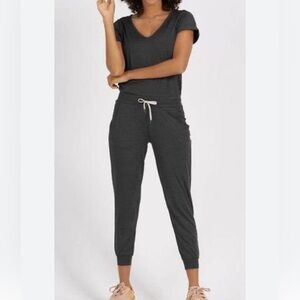 Vuori all day jumpsuit in grey size XS